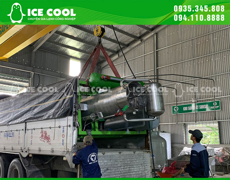 Cẩu máy lên xe vận chuyển thành công và đưa máy đến Bạc Liêu